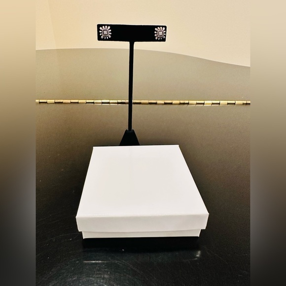 Authentic Luxury Minimalist LAGOS Sterling Silver and diamond Earrings - Picture 3 of 17